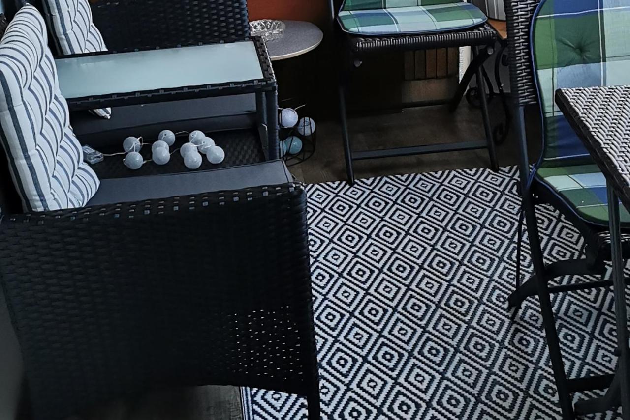Private Apartment *